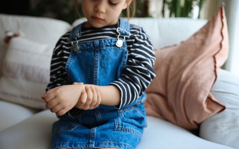 wp-content/uploads/2025/07/iStock-1471484759-child-arthritis.jpg